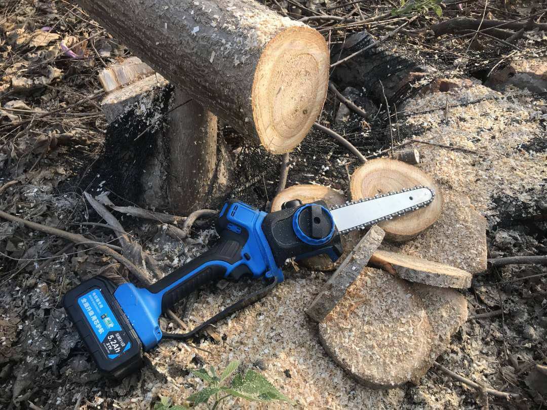 How long do battery operated chainsaws last?